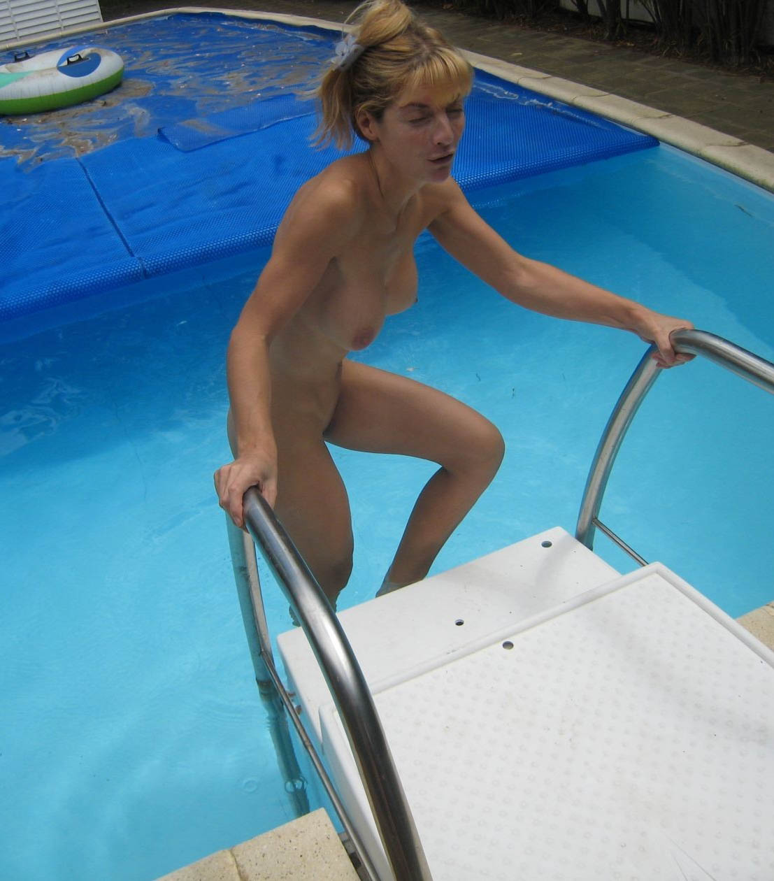 Mogen milf naken visar fittan och brösten